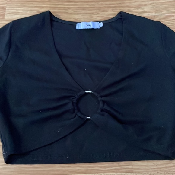 Adika Long sleeve ring crop top - Picture 3 of 5